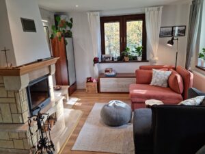 Noclegi Tatry - salon z kominkiem